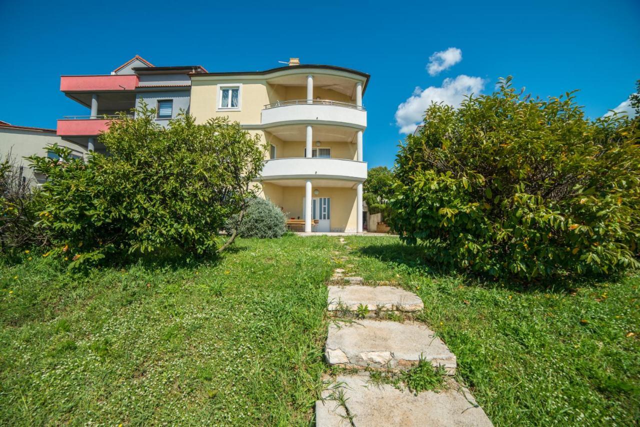 Villa Lucija Pula Exterior photo